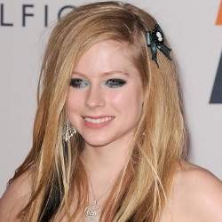 Rilis Album Ditunda, Avril Lavigne Sindir Perusahaan Rekaman