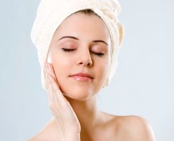 Lentikkan Bulu Mata dengan Petroleum Jelly