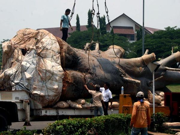 UI Tanam Ki Tamblek Raksasa