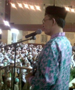  Menag Pamer Seragam Batik Haji