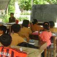 Anak-Anak Pengungsi Merapi di Prambanan Kekurangan Peralatan Belajar 
