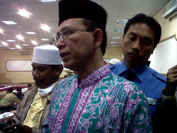 Menag Pamer Seragam Batik Haji