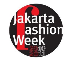 Lelang Busana 3 Desainer Ramaikan Penutupan JFW