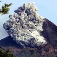 Radio Tanggap Merapi Hibur Pengungsi dengan Campursari