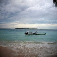Hunian Sementara di Mentawai Dibangun, Turis Asing Mulai Berdatangan