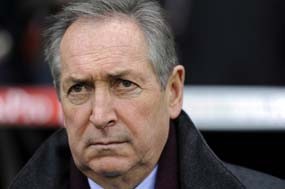 Houllier: Unggul 2-0 atas MU Belum Aman