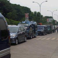 Demonstran Tutup Pintu M1 Bandara Soetta, Antrean Kendaraan 2 KM