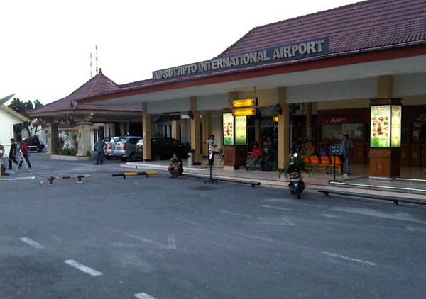 Penutupan Bandara Adisujipto Diperpanjang