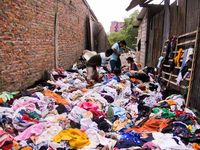 Sisa Pakaian Bantuan Merapi