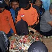 Kedatangan Jenazah Relawan Merapi Disambut Isak Tangis Keluarga