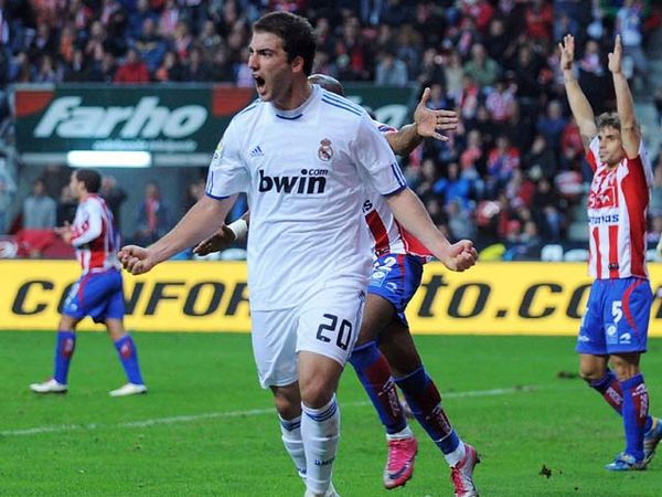 Real Madrid Tetap di Puncak