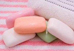 Sabun Antibakteri Berbahaya untuk Manusia dan Lingkungan