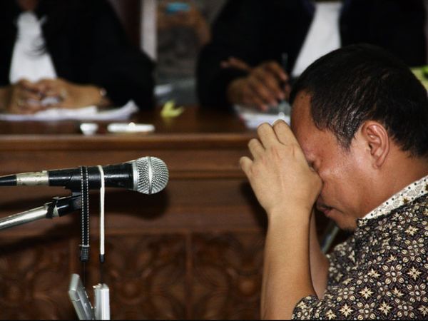 Akui ke Bali, Gayus Menangis
