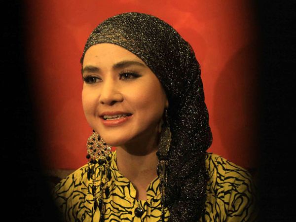 Cynthiara Alona Kini Berkerudung