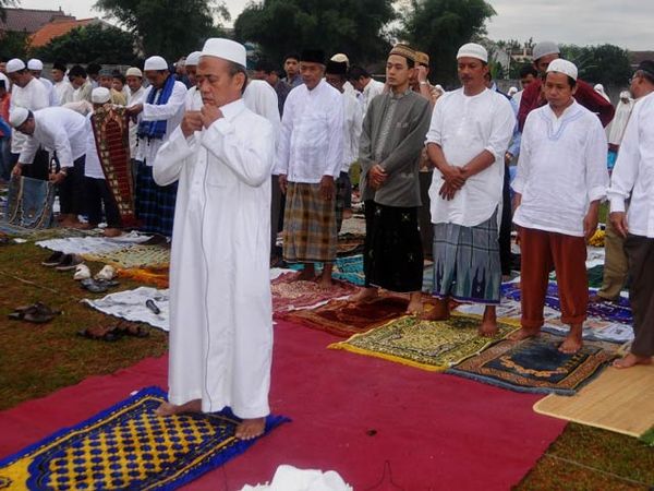 Warga Muhammadiyah Sukatani Salat Id