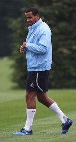 Spurs Ditinggal Huddlestone 3 Bulan