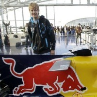 Bos Red Bull: Ayo Berbenah Agar Vettel Betah