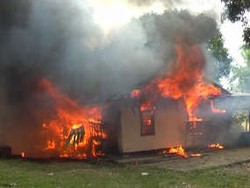 Rumah Seorang Wartawan Ikut Dirusak