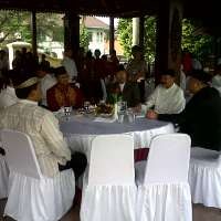 Nyam, Jamaah Salat Id di Lapangan Bhayangkara Dijamu Prasmanan