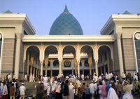 Ribuan Umat Islam Padati Masjid Al Akbar