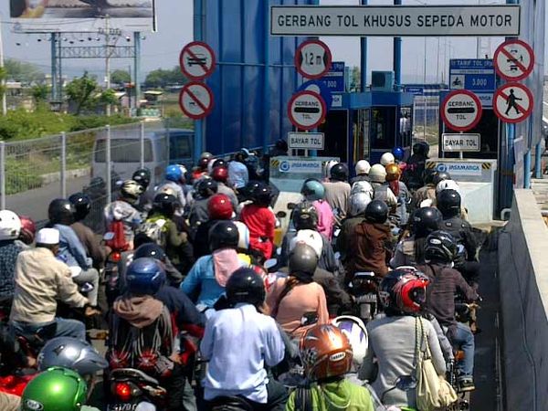 Jumlah Pemudik di Suramadu Menurun