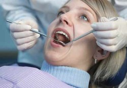 Awas! Gigi Berlubang Bisa Menular