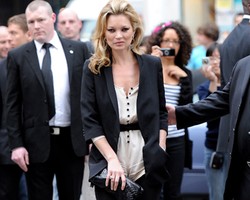 Kate Moss, Wanita Berbusana Terbaik Ala Vogue