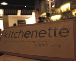 Dapur Rumah di Tengah Pusat Perbelanjaan