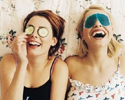 Hilangkan Lingkar Hitam Mata dengan Masker Susu