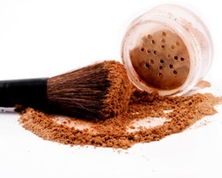 4 Manfaat Bedak Bubuk Untuk Kecantikan