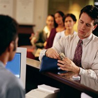 Penggunaan Ponsel Dilarang di Bank