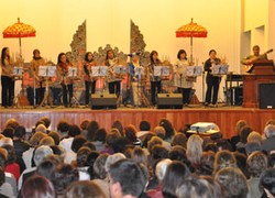 Angklung Indonesia Goyang Amerika Latin