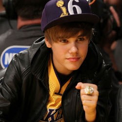 Justin Bieber Sewa Penasihat untuk Menggaet Cewek