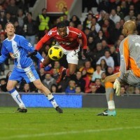 Sudahi Puasa Gol, Evra Penuh Canda