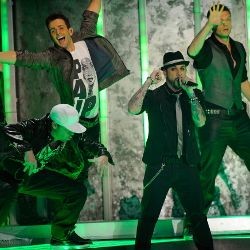 Debut Duet Backstreet Boys & NKOTB Tutup AMAs 2010