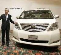 Perang MPV Mewah, Siapa Menang?