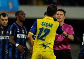 Cesar Tunggu Permintaan Maaf Etoo