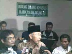 Rugikan Negara Rp 36 M, Bachtiar Chamsyah Terancam 20 Tahun Bui