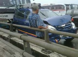 6 Mobil yang Terlibat Tabrakan di Tol Cawang-Priok Telah Diderek