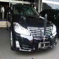 Demonstran Lempar Telur ke Mobil Ketua DPR 