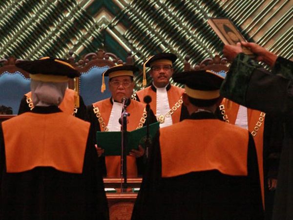 Hakim Agung Bertambah