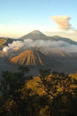 Aktivitas Vulkanik Bromo Diprediksi Masih akan Meningkat