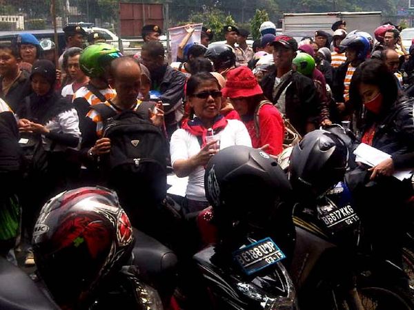 Eks Pekerja ToniJacks Berdemo di Polda Metro