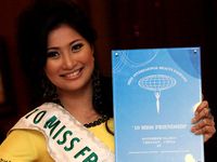 Fiza Raih Gelar Miss Friendship 2010