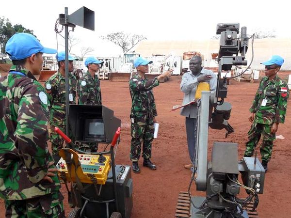 PBB Periksa Peralatan Konga XX-H