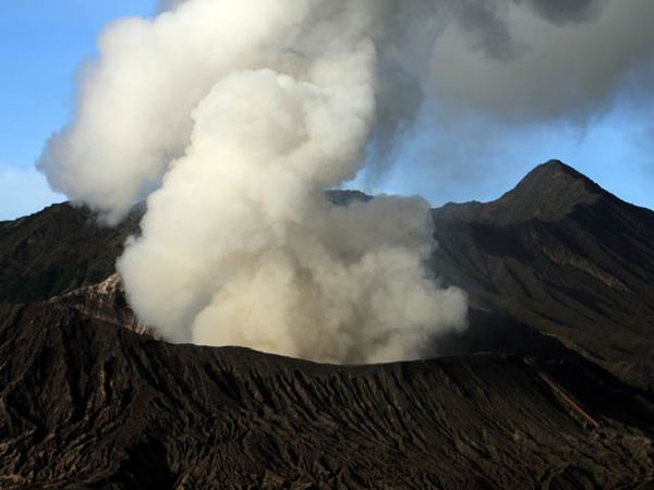 Gunung Bromo Dijaga Ketat