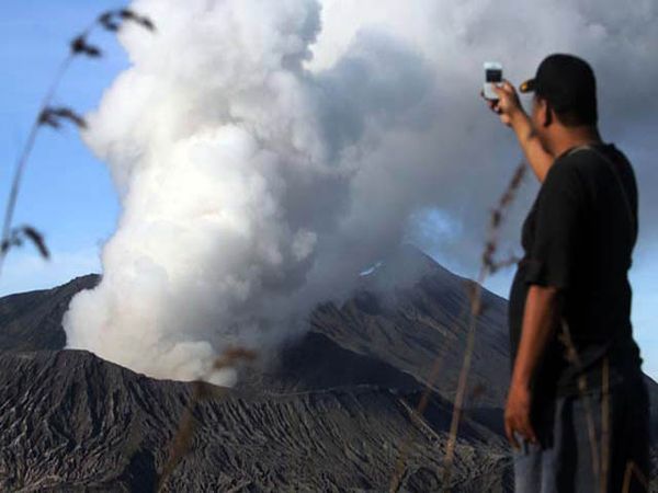 Memantau Perkembangan Bromo