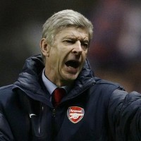 Wenger Kritik Ofisial 