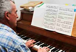 Berlatih Piano Cegah Risiko Jatuh Pada Orangtua