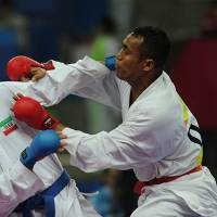 Umar Syarief Persembahkan Perak sebelum Pensiun